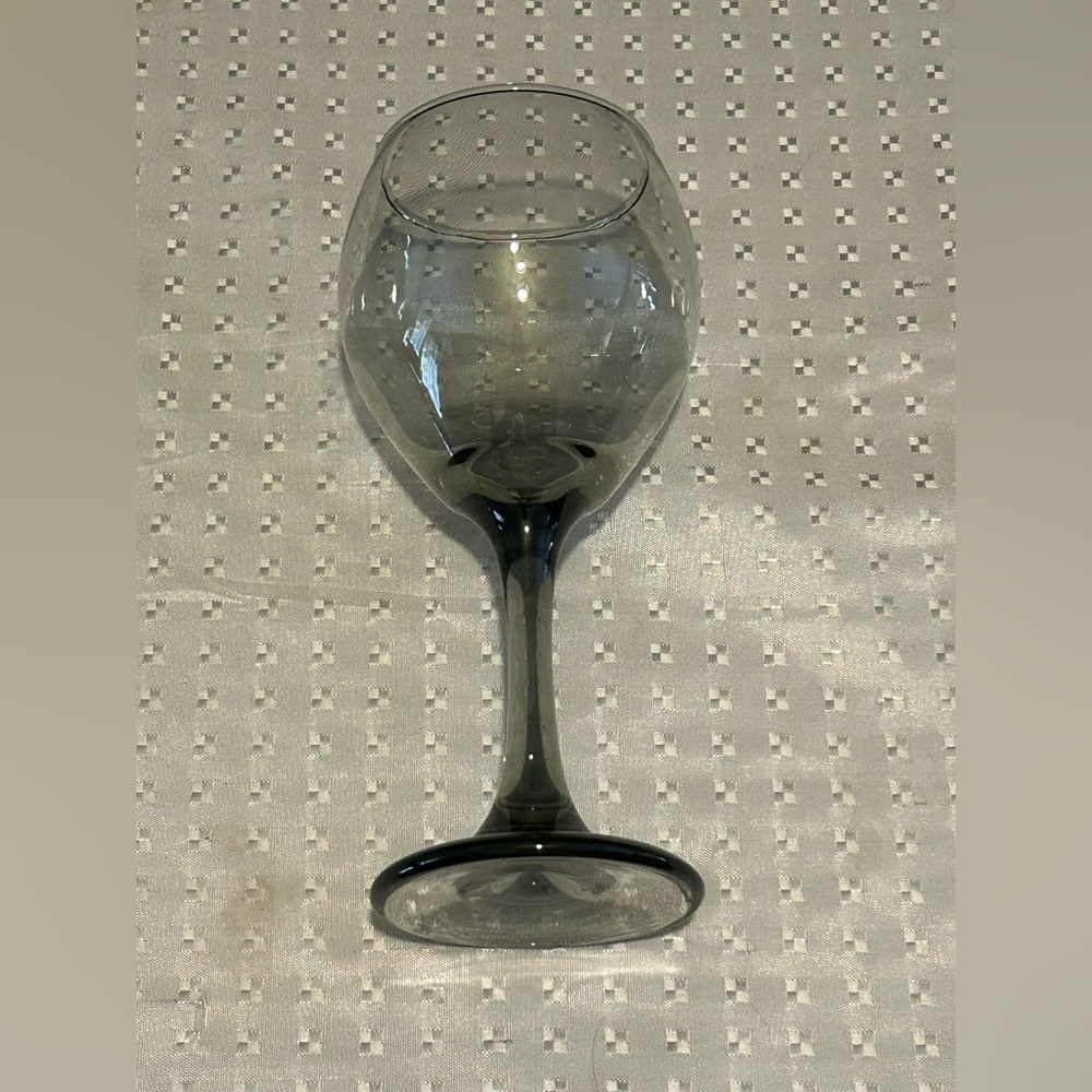 Vintage Libbey Smoke Tint
Stemmed Footed Wine Water
Goblet Glass Kitchen Barware - Picture 4 of 5